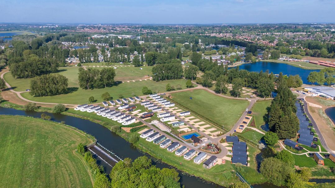Brookside Bliss - Billing Aquadrome