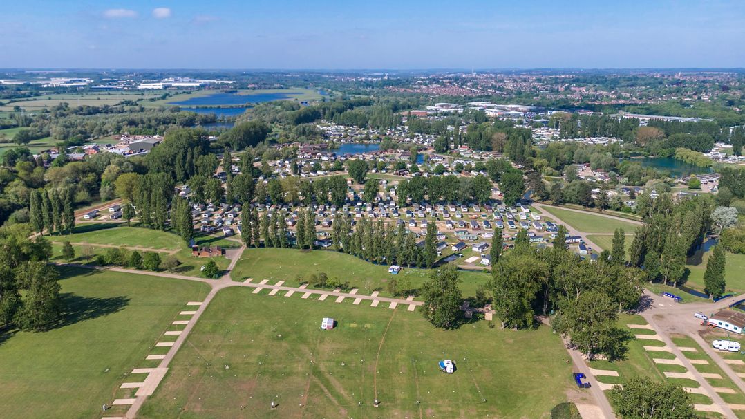 Brookside Bliss - Billing Aquadrome