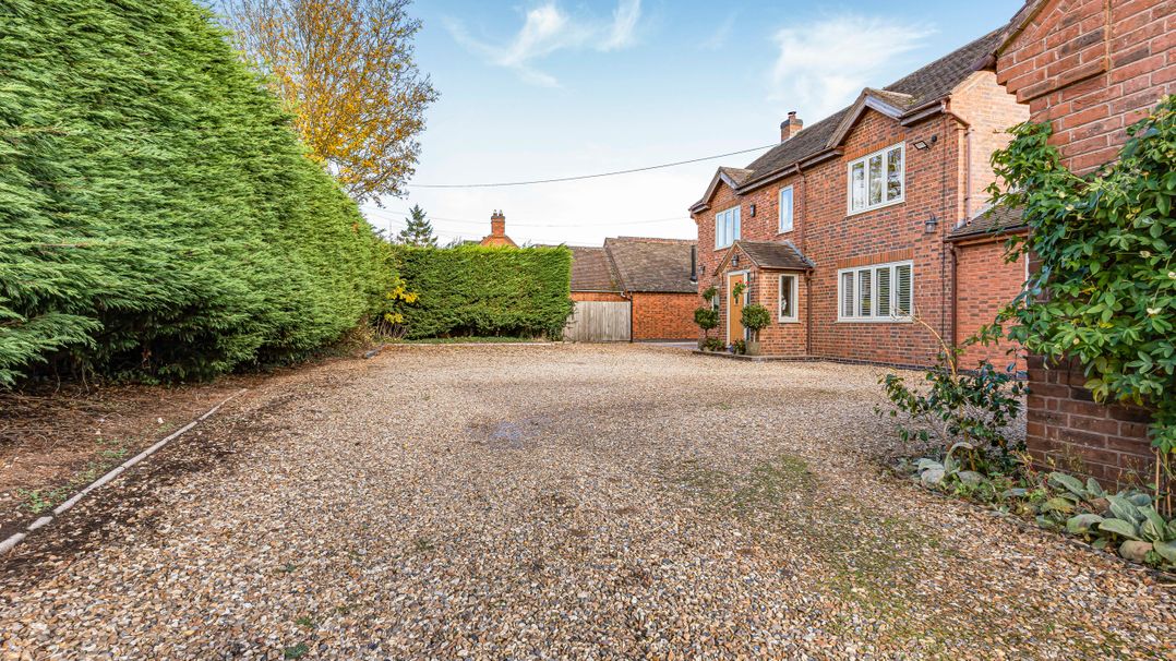 2 Mere Pits Cottages