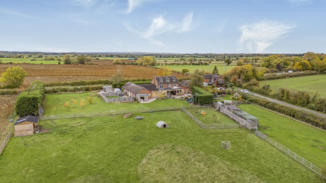 2 Mere Pits Cottages