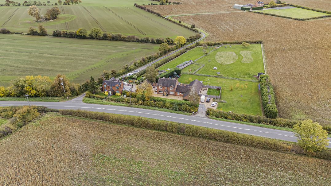 2 Mere Pits Cottages
