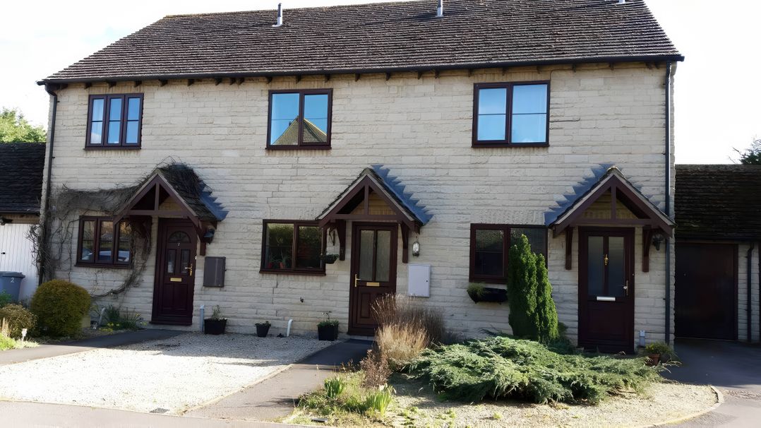 2 Bed House - Sleeps 6 - Pets - Garden - Parking