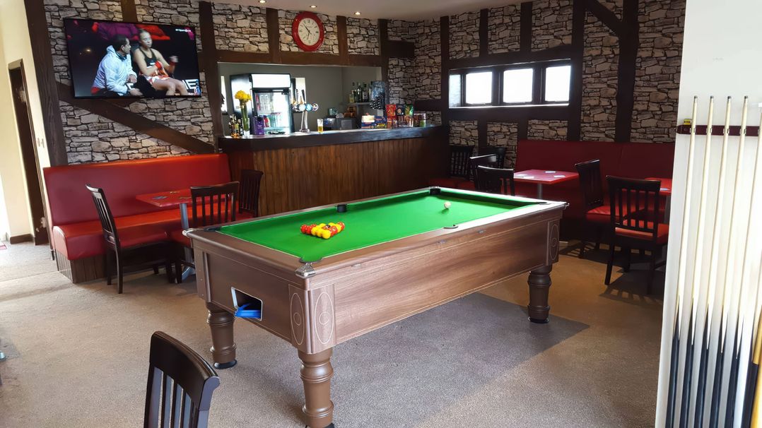 Pet-friendly lodge with hot tub near the coast