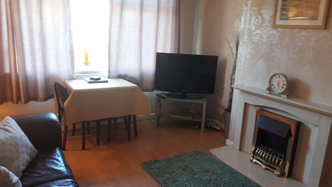 Village retreat with canal walk into Chester