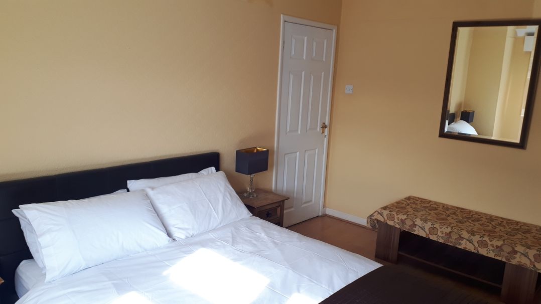 Village retreat with canal walk into Chester