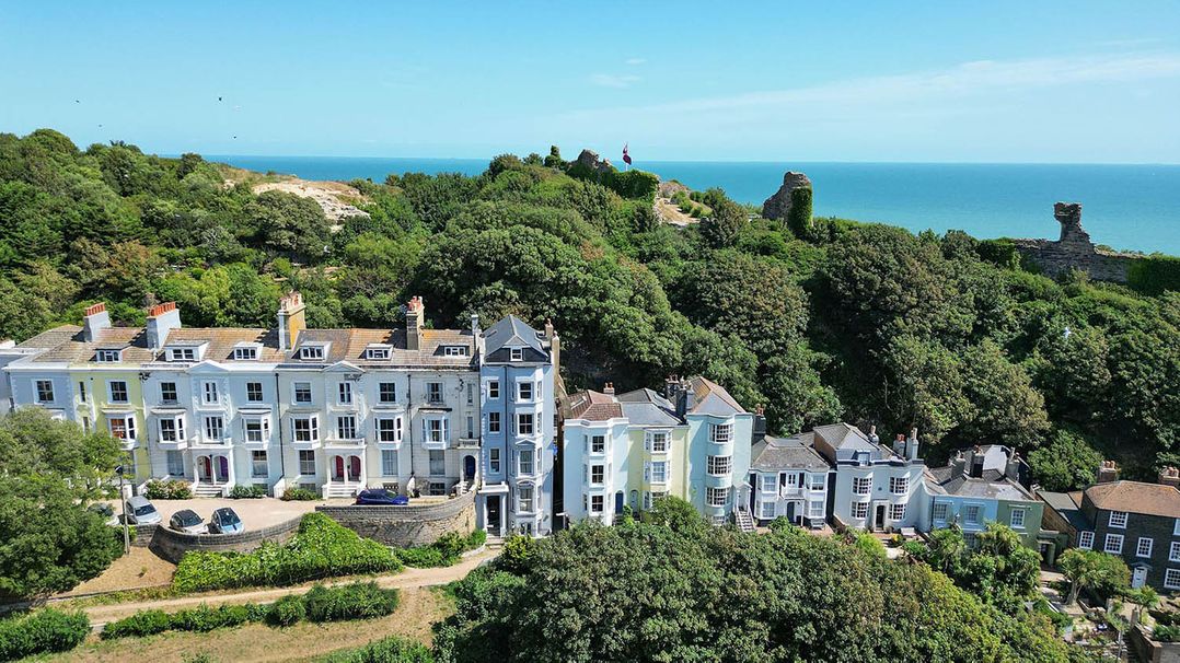 1 Bed  Sleeps 2  Near Beach Parking