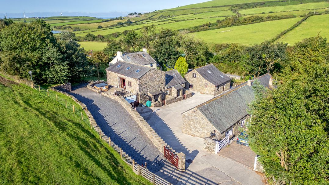 Hill Side Barn