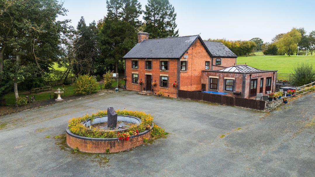 Ty Newydd