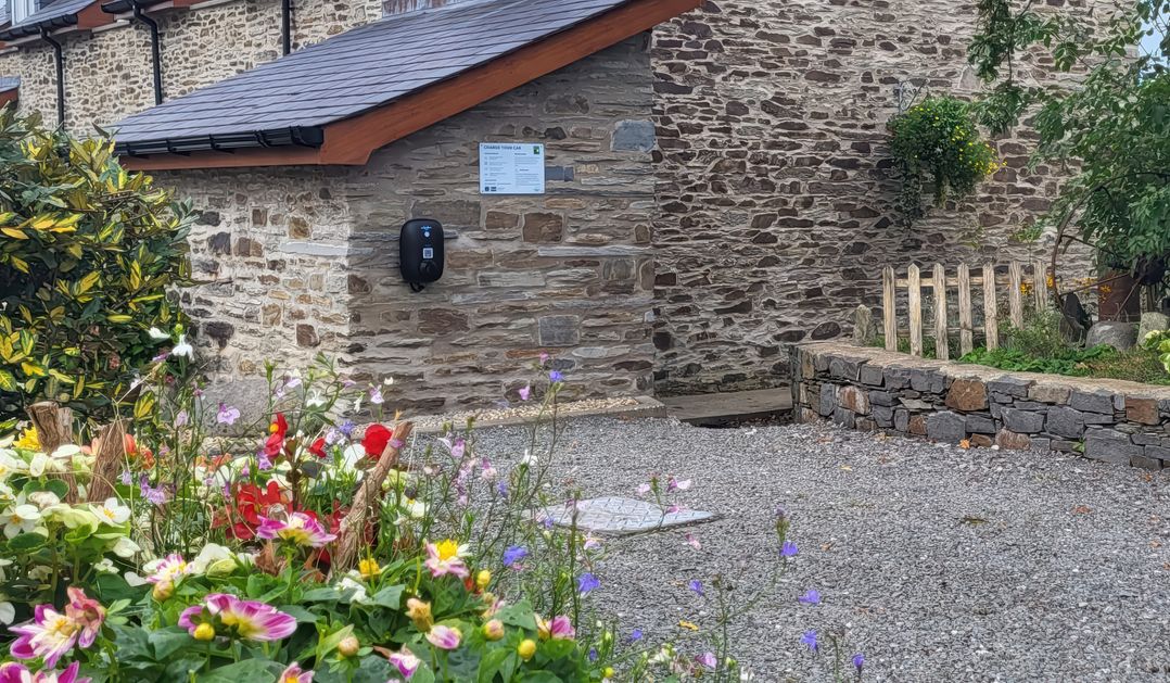 Hirwaun Cottage