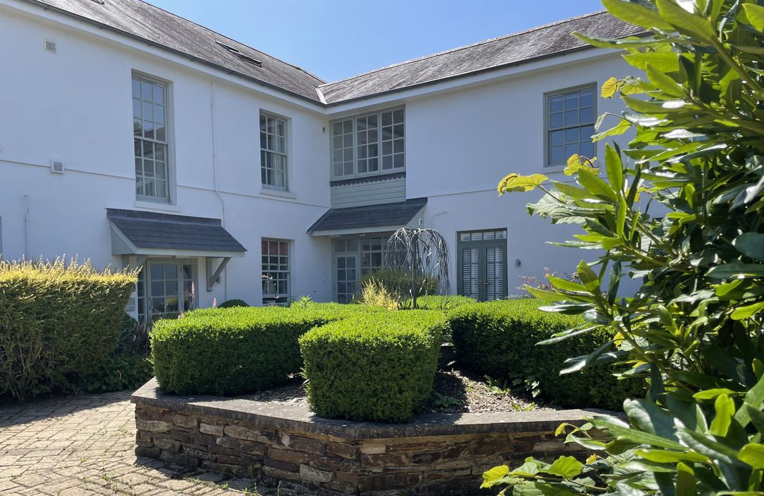 2 The Manor House, Hillfield Village