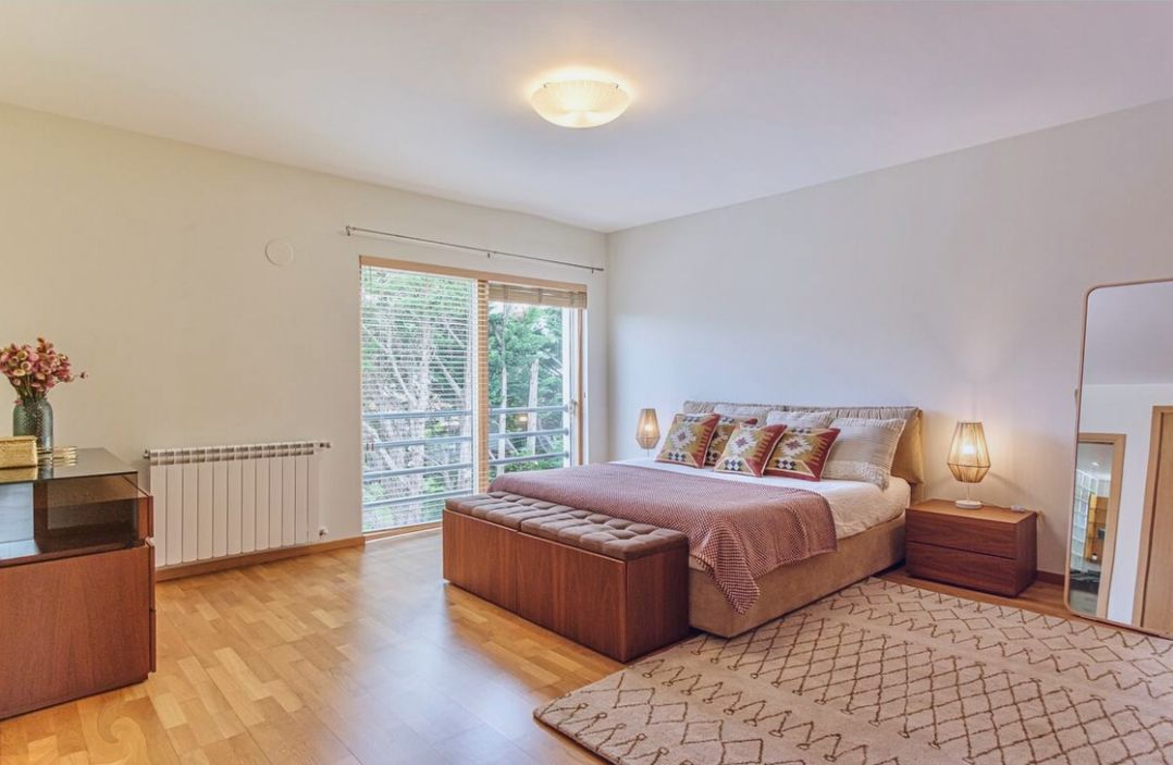Equinox: Elegant house with a swimming pool