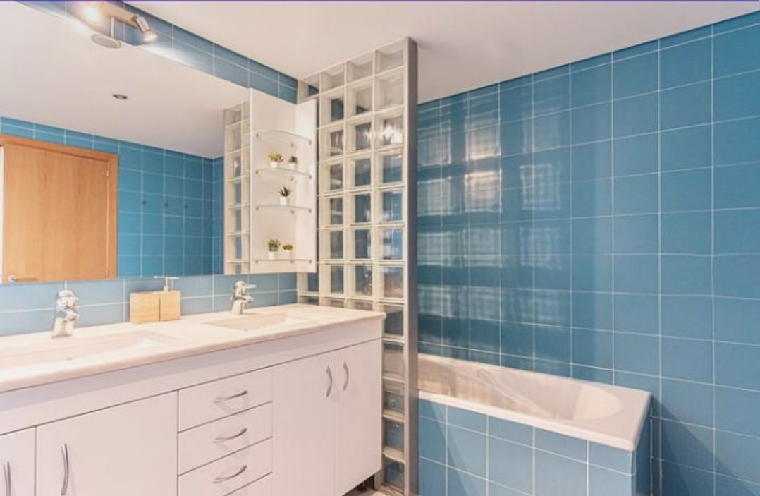 Equinox: Elegant house with a swimming pool