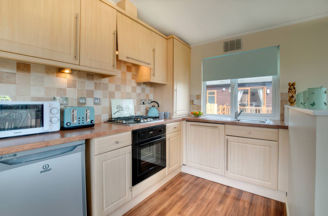 Pet-friendly lodge with hot tub near the coast