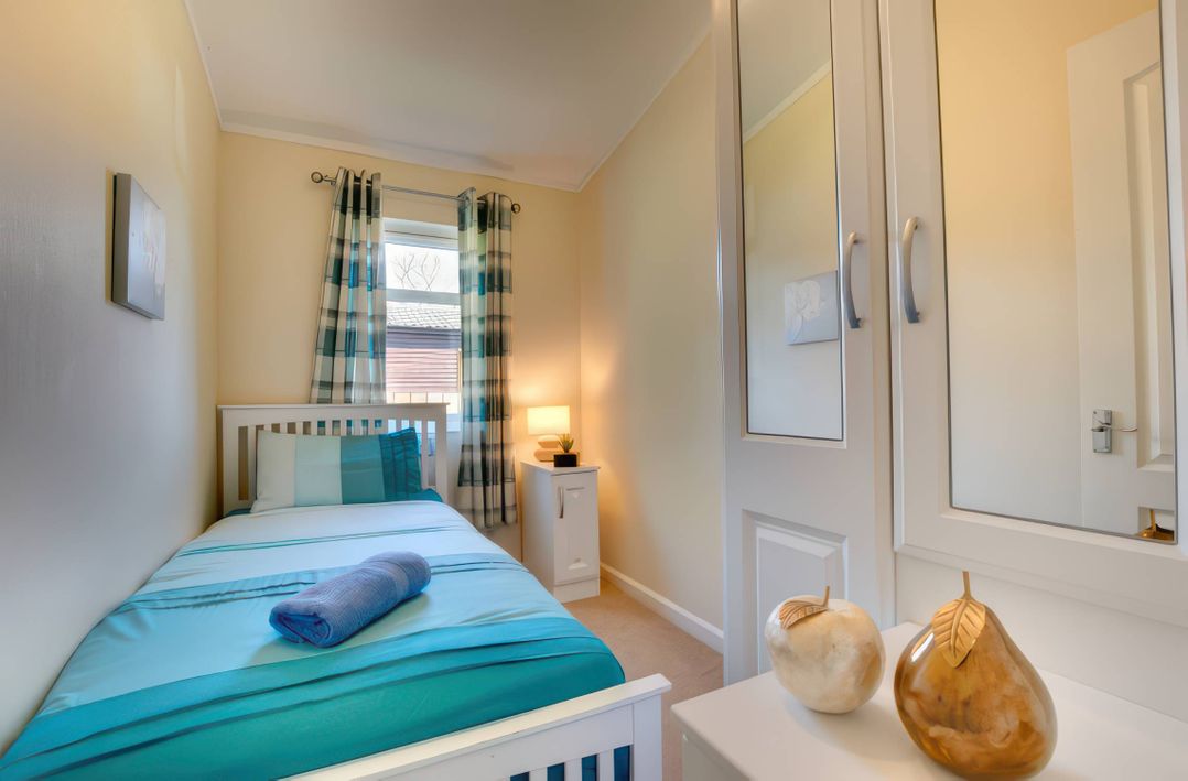 Pet-friendly lodge with hot tub near the coast