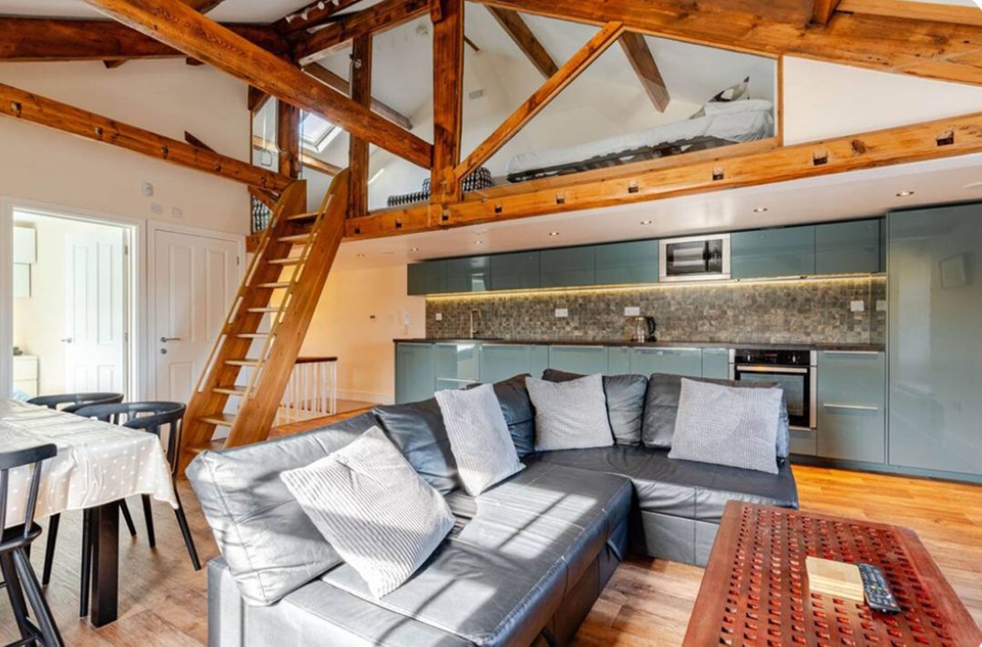 Sedbergh Penthouse - KingBed - Tv - Wifi