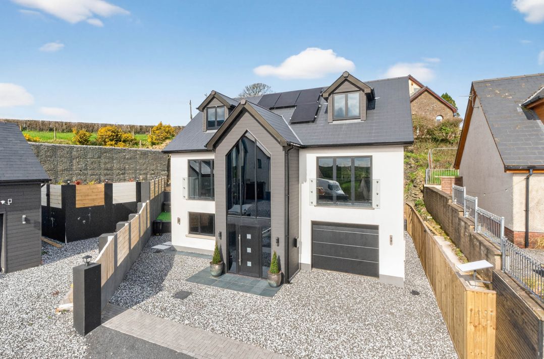 Heddfan, Carmarthen - Sleeps 8 guests