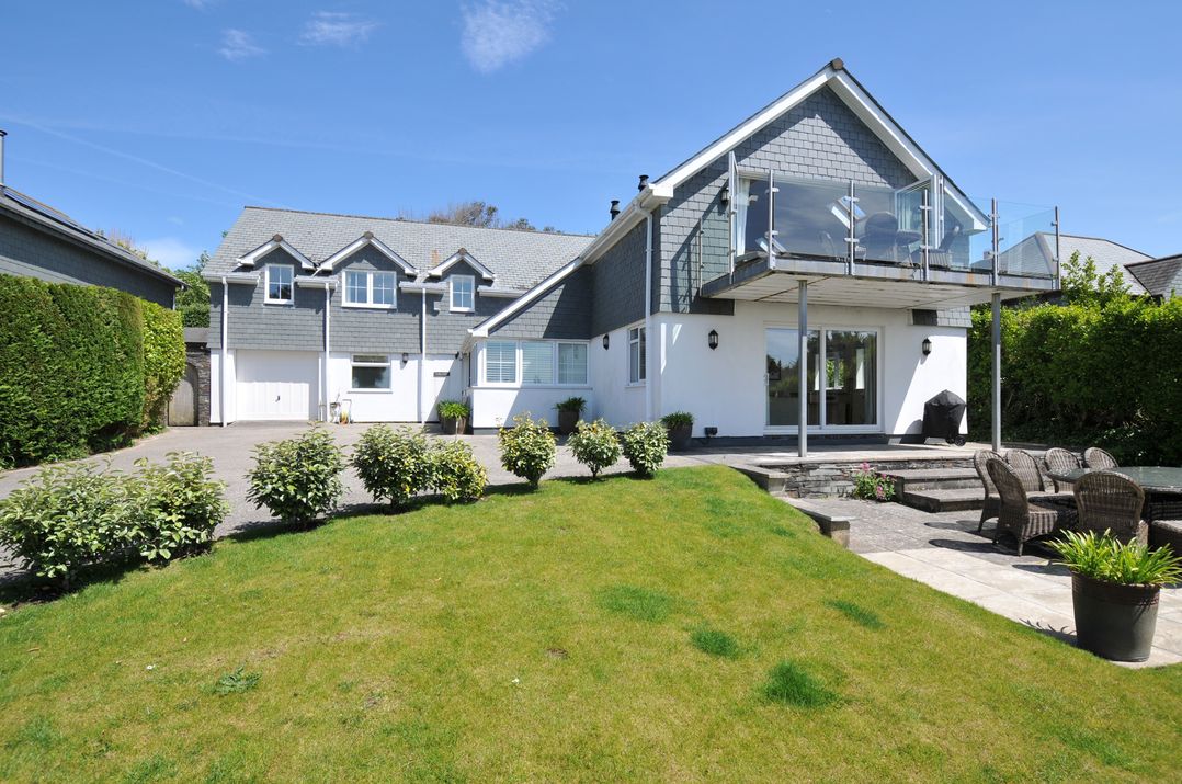 A house with garden and balcony at Farlands, Daymer Bay