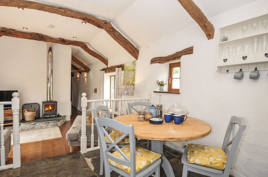 A dining room with a table and chairs at Skiber Long Bray Shop near Launceston