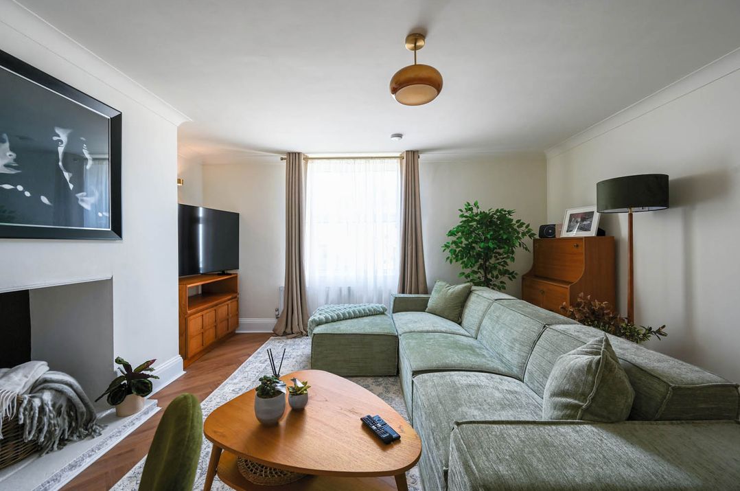 1 Bed  Sleeps 2  Near Beach Parking