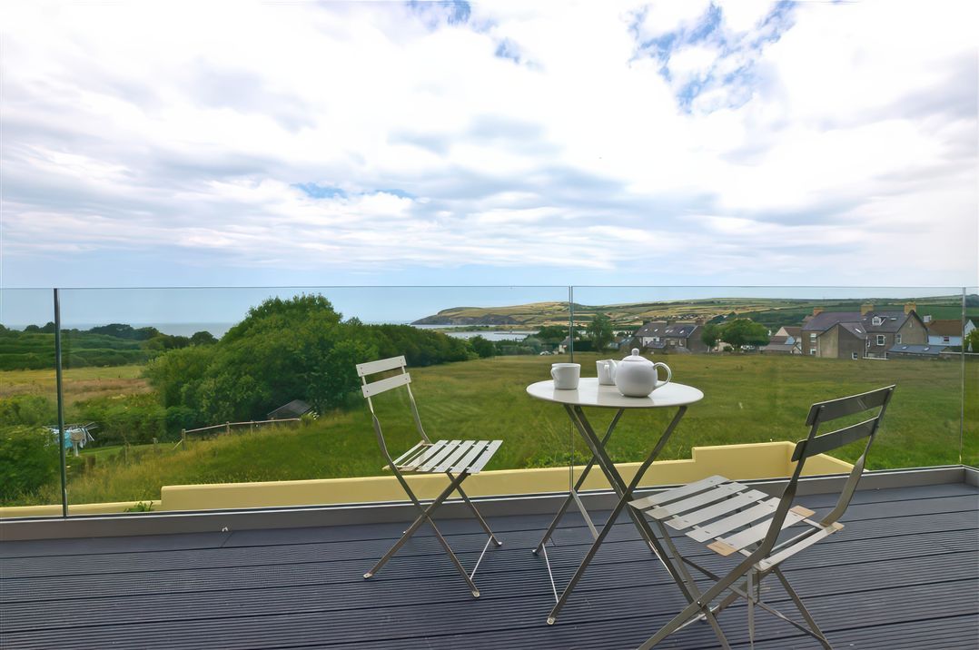The Willows, Newport - Sleeps 6 guests