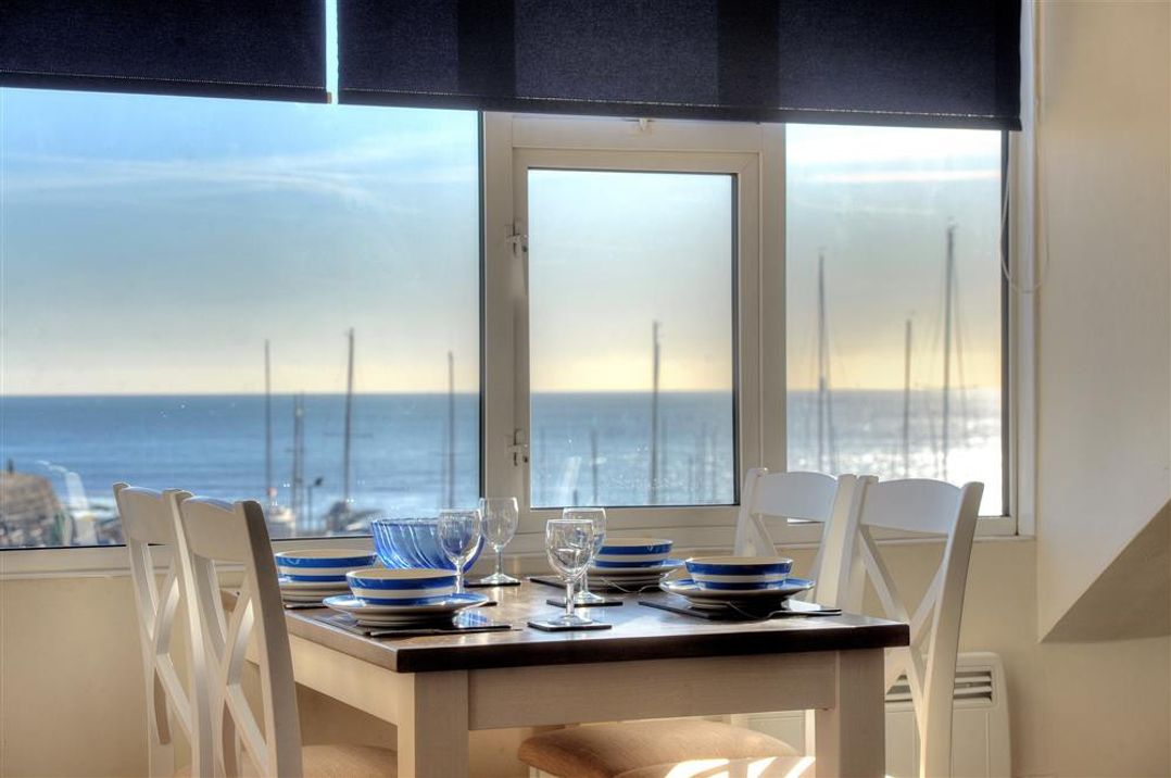 Halyards, La Casa