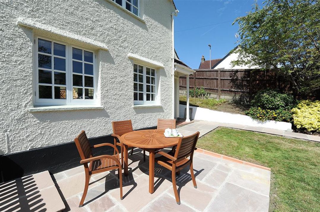 1 Riverside Cottages