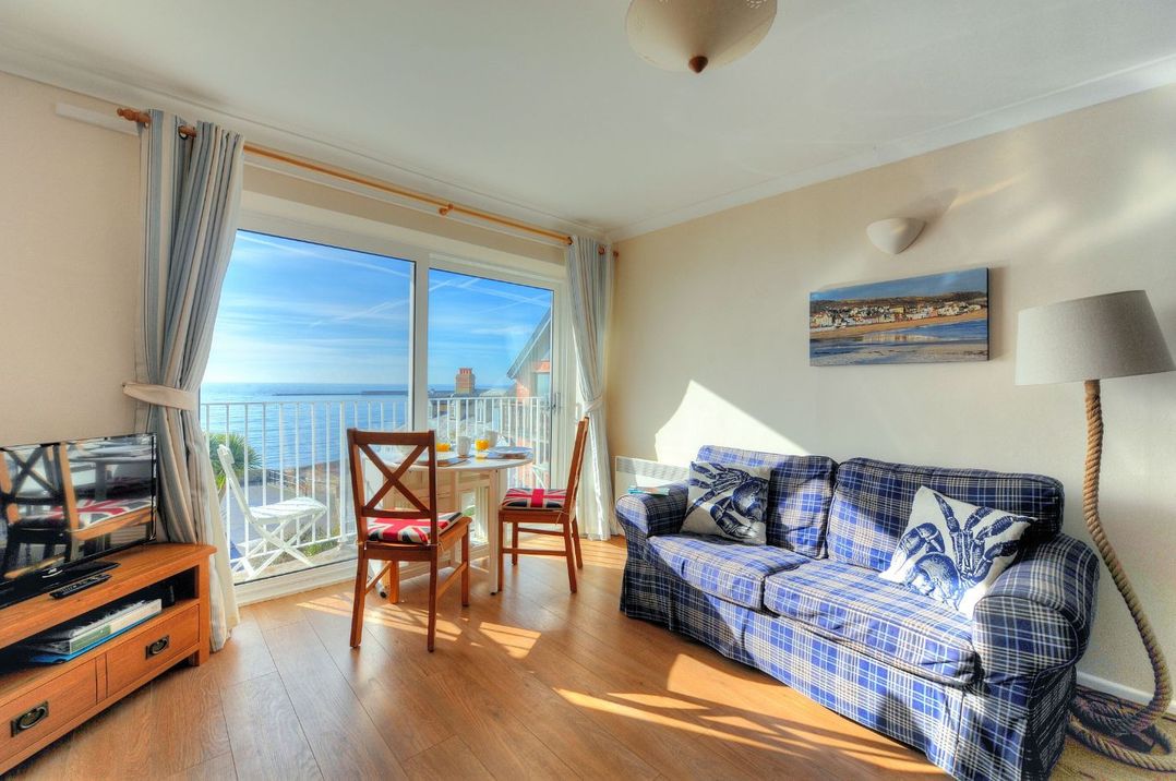 6 Bay View Court