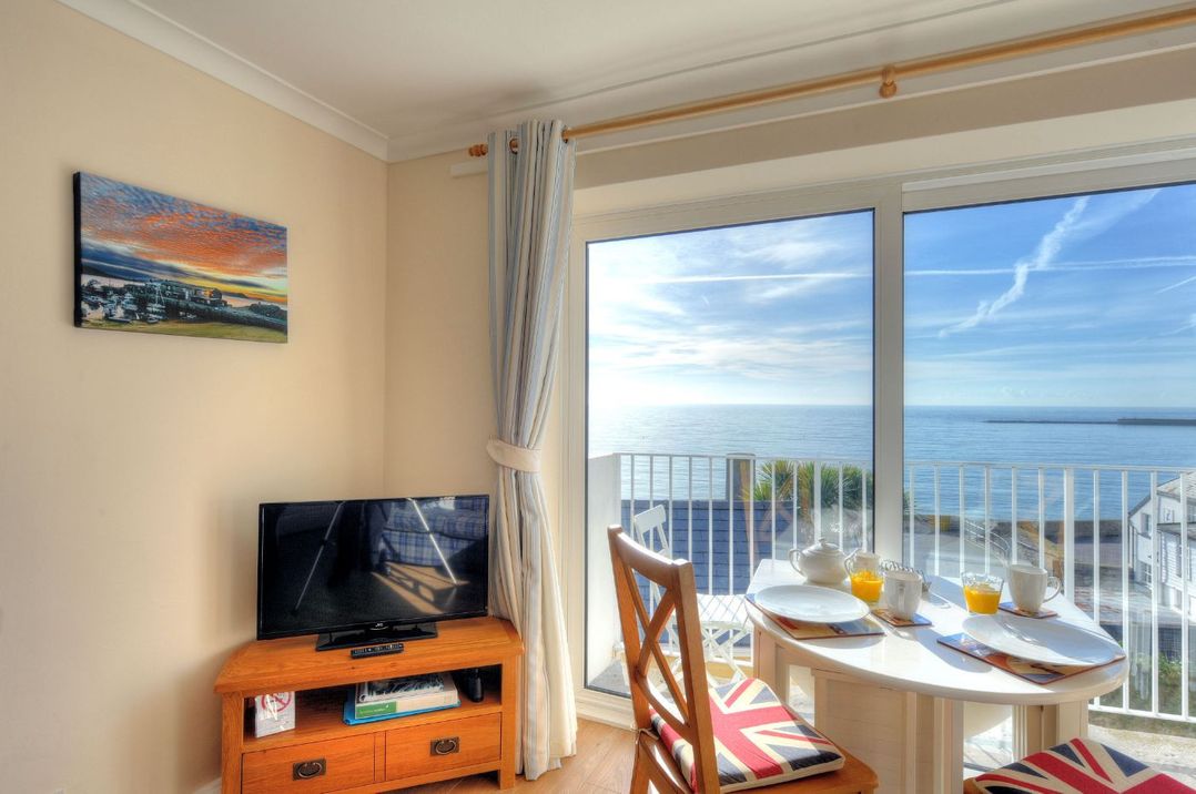 6 Bay View Court