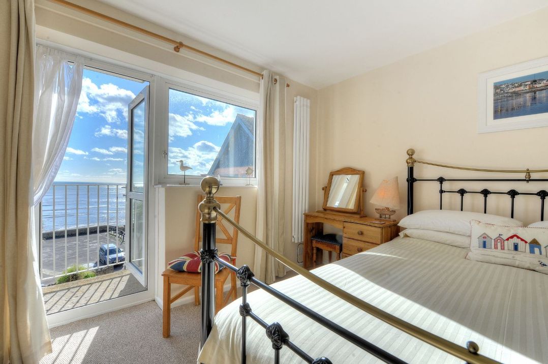 6 Bay View Court