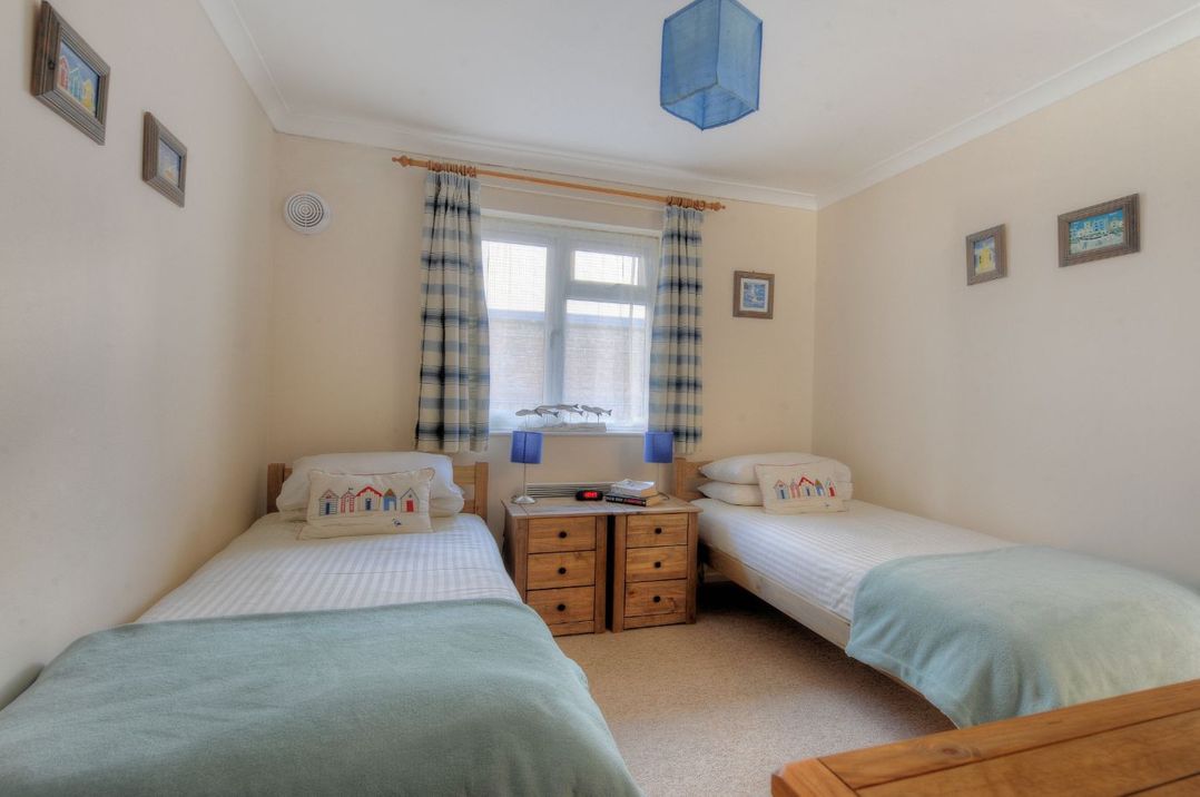 6 Bay View Court