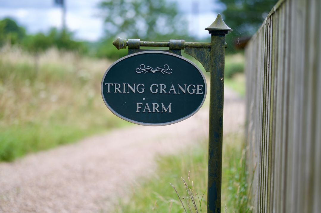 Tring Grange Cottage, Sleeps 2 with Onsite Parking