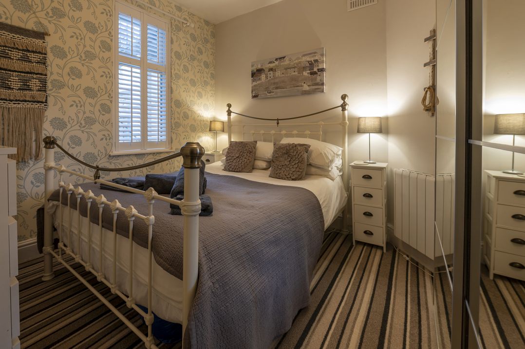 Harbour View - Flat 2 - Tudor House
