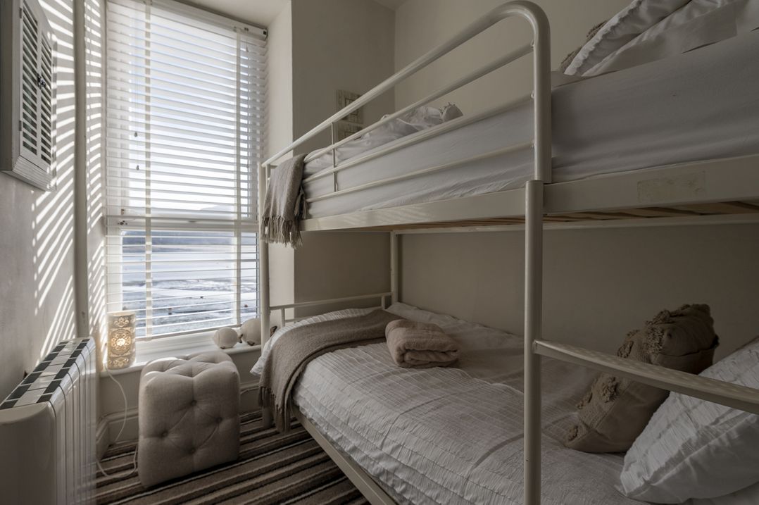 Harbour View - Flat 2 - Tudor House