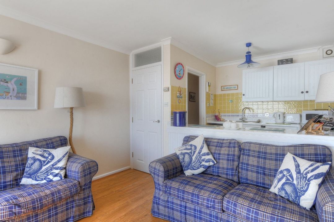 6 Bay View Court
