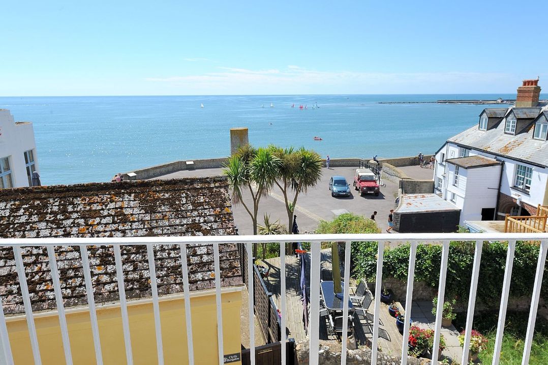 6 Bay View Court