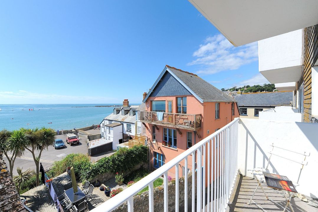 6 Bay View Court