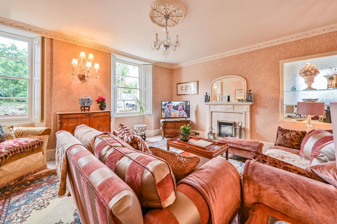 Muntham Luxury Town House with Hot Tub