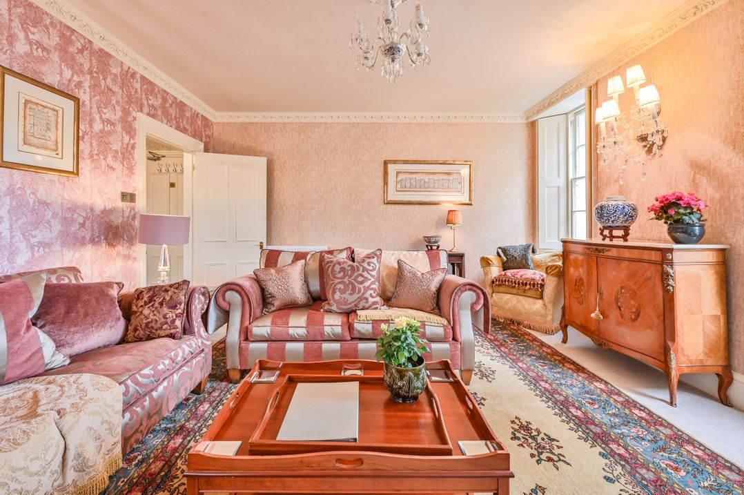 Muntham Luxury Town House with Hot Tub