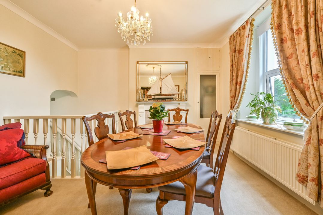 Muntham Luxury Town House with Hot Tub