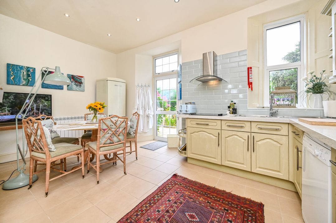 Muntham Luxury Town House with Hot Tub