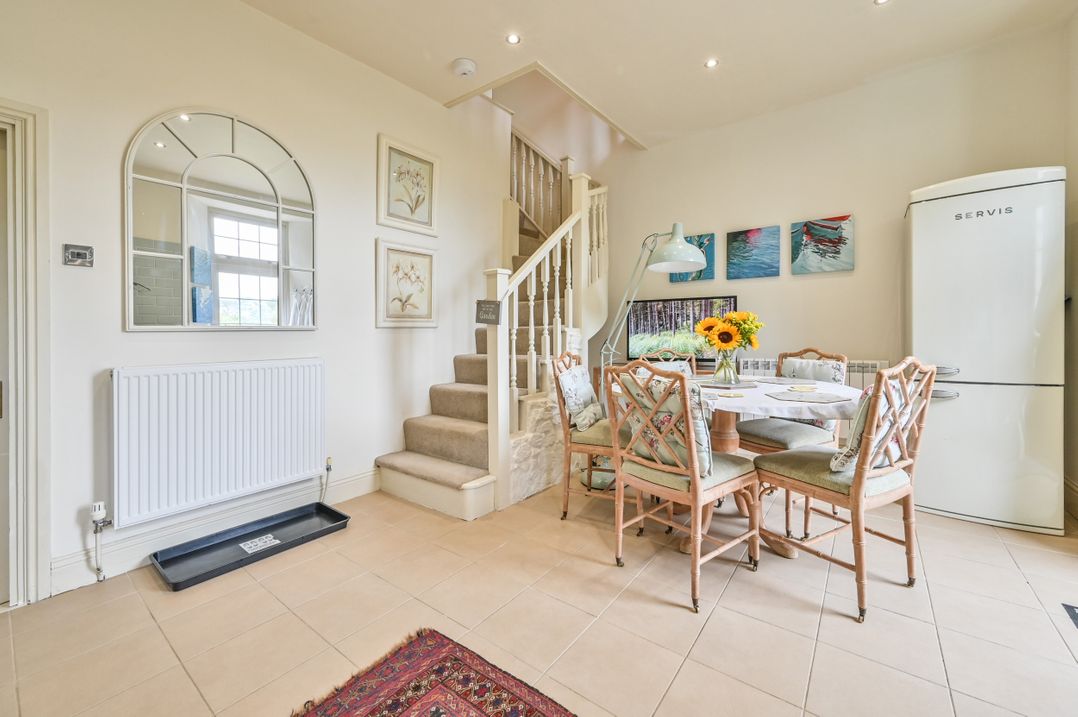 Muntham Luxury Town House with Hot Tub