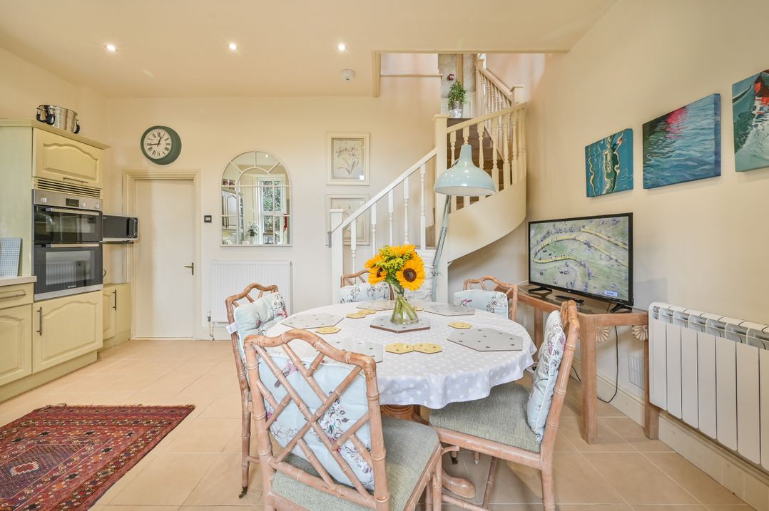 Muntham Luxury Town House with Hot Tub