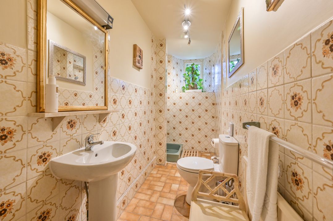 Muntham Luxury Town House with Hot Tub