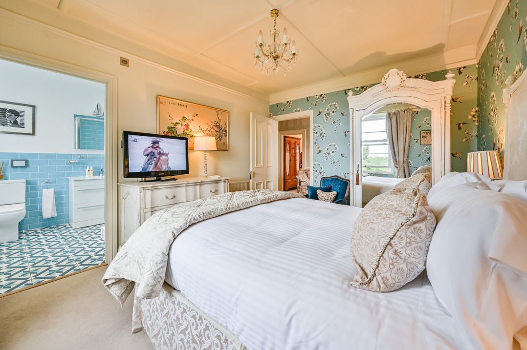 Muntham Luxury Town House with Hot Tub