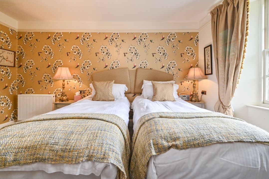 Muntham Luxury Town House with Hot Tub