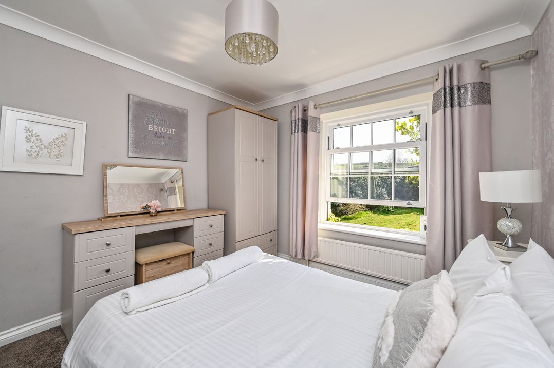 2 Mere Pits Cottages