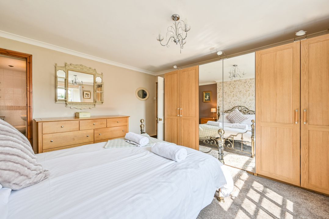 2 Mere Pits Cottages