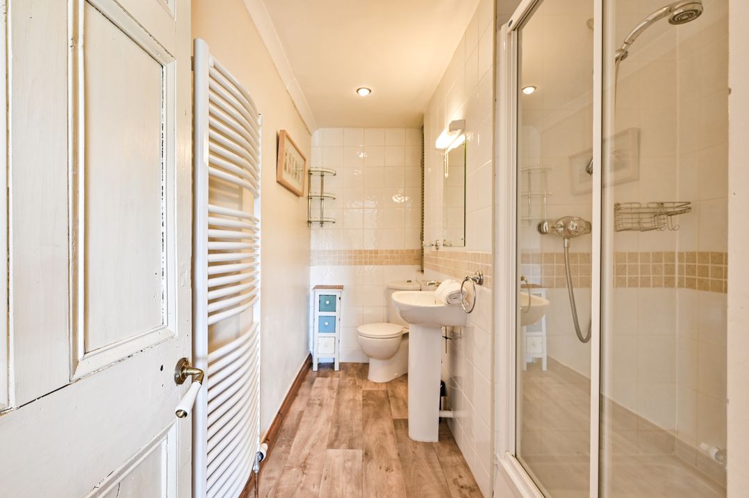 2 Mere Pits Cottages