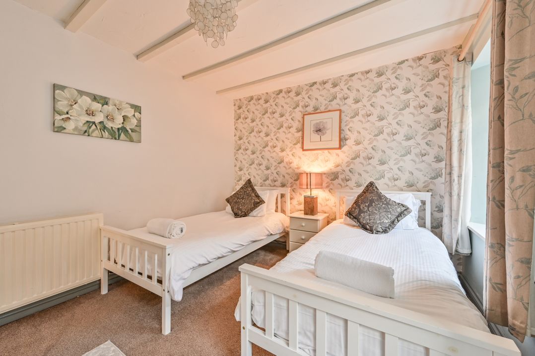 2 Mere Pits Cottages