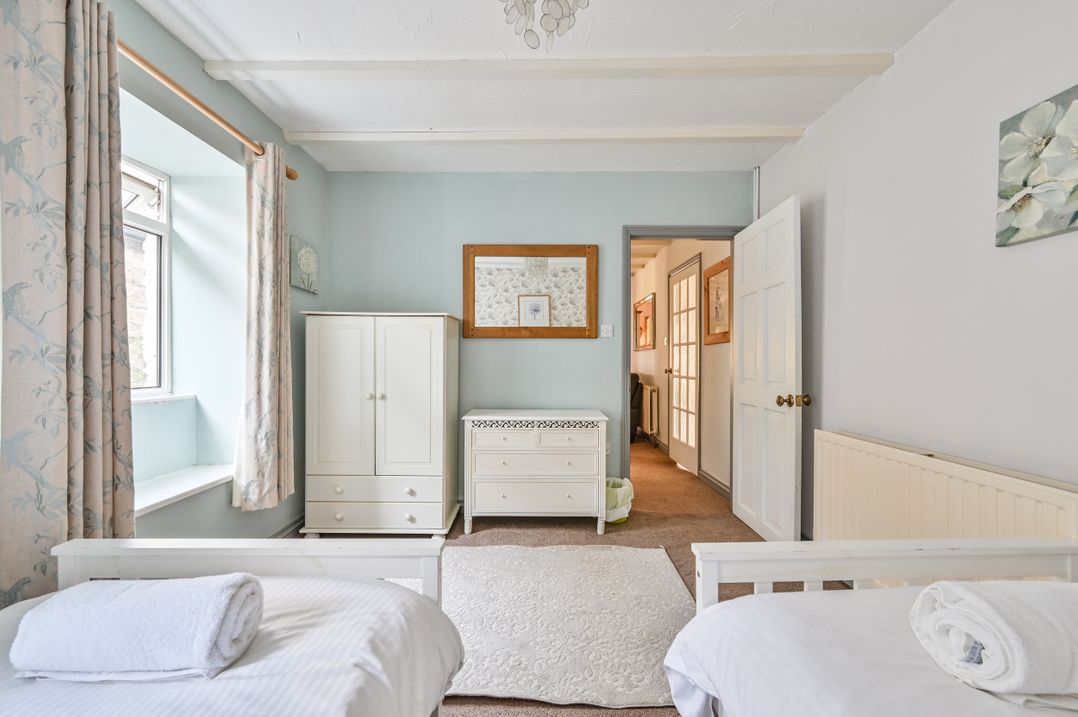 2 Mere Pits Cottages